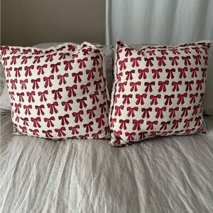 Set of two cupcakes and cashmere red Bow Patterned Throw Pillows